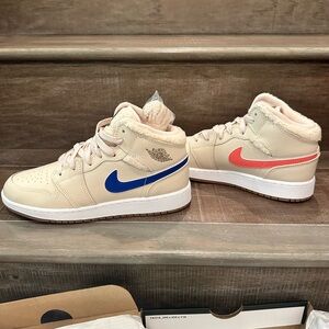 NWT Sherpa detailed Jordan 1 w/ Original Sherpa shoelaces included.